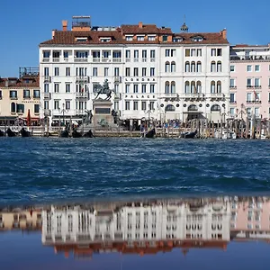https://londra-palace.hotelslidodijesolo.com